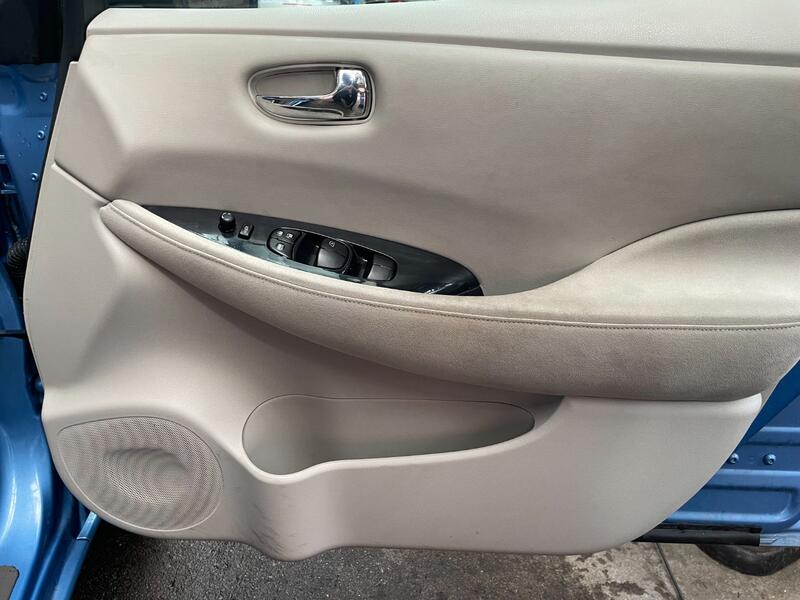 NISSAN LEAF